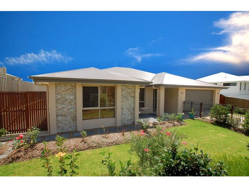 8 Lowell Street, Reedy Creek QLD 4227