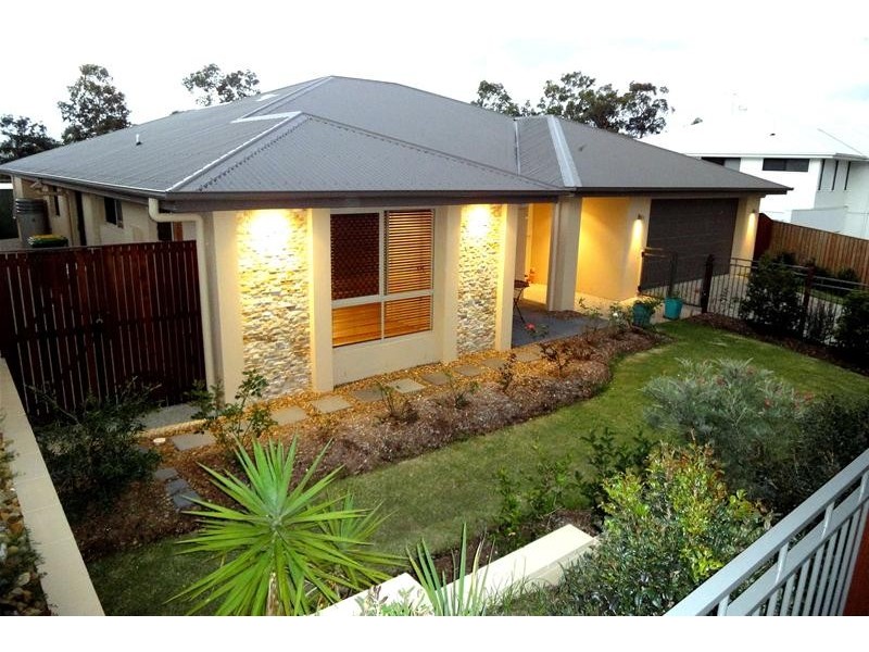 8 Lowell Street, Reedy Creek QLD 4227