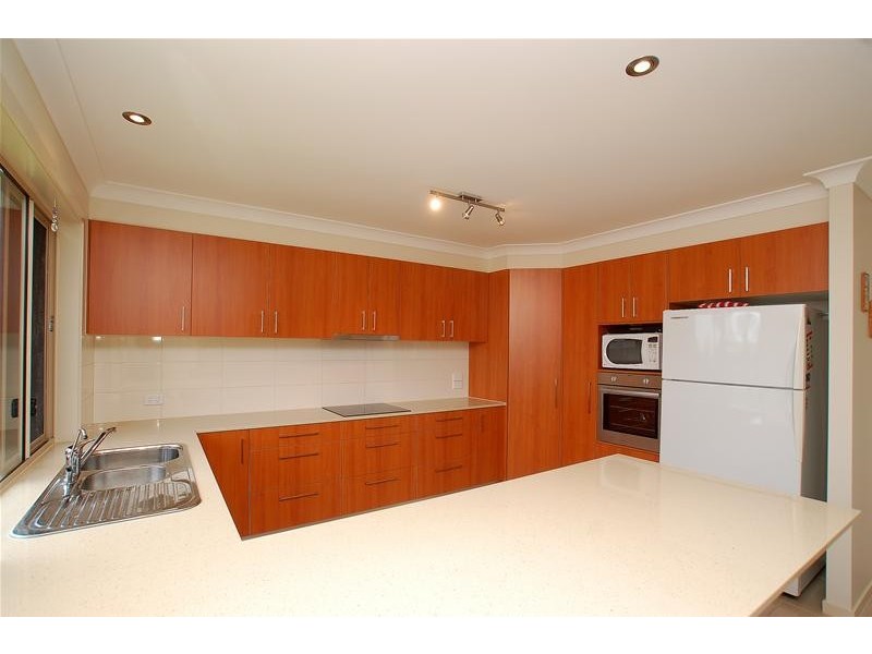 8 Lowell Street, Reedy Creek QLD 4227