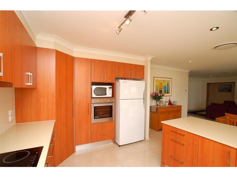 8 Lowell Street, Reedy Creek QLD 4227