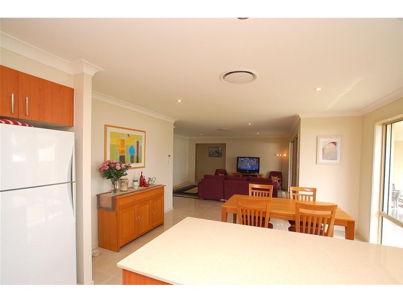 8 Lowell Street, Reedy Creek QLD 4227