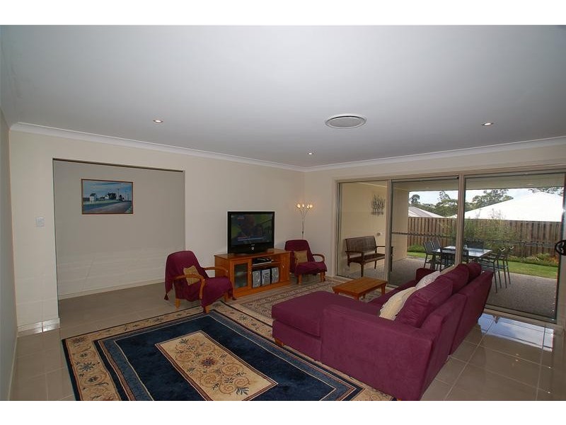 8 Lowell Street, Reedy Creek QLD 4227