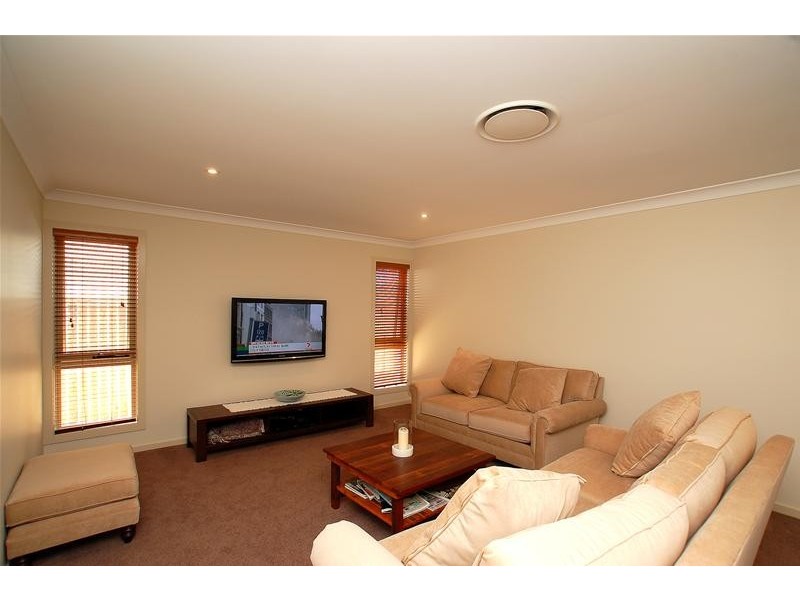 8 Lowell Street, Reedy Creek QLD 4227