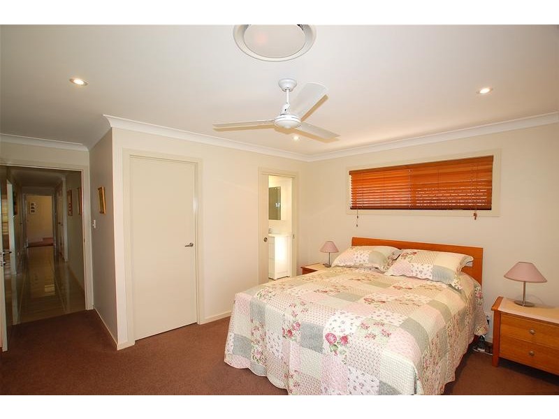 8 Lowell Street, Reedy Creek QLD 4227