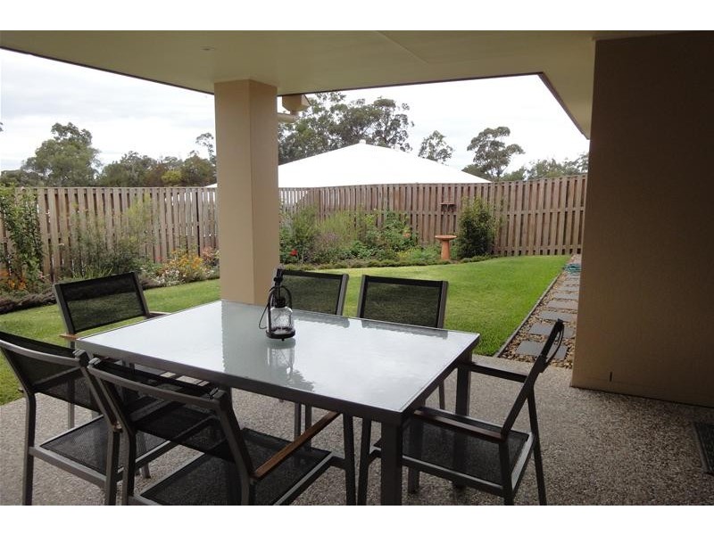 8 Lowell Street, Reedy Creek QLD 4227