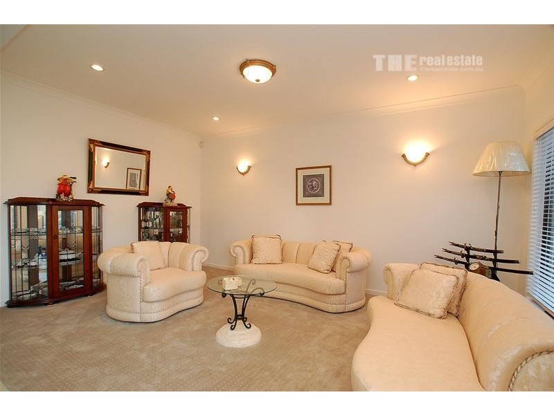 32 Azzurra Drive, Varsity Lakes QLD 4227