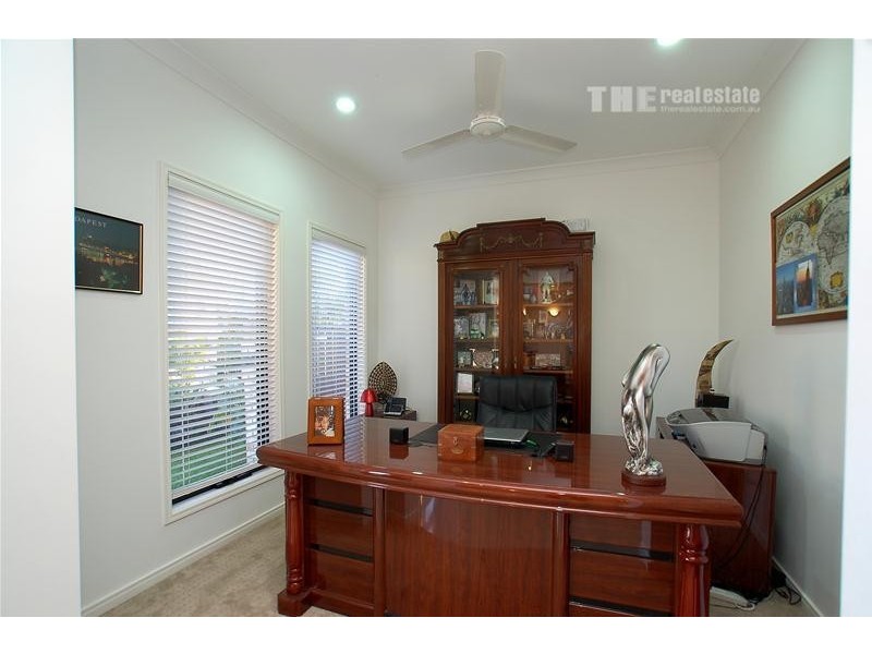 32 Azzurra Drive, Varsity Lakes QLD 4227