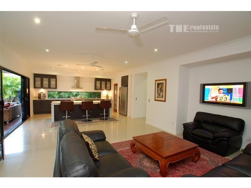 32 Azzurra Drive, Varsity Lakes QLD 4227