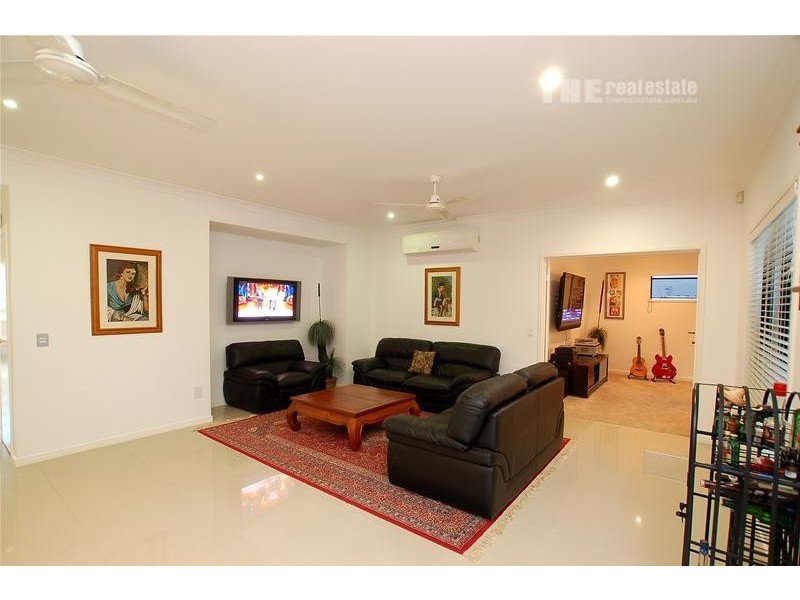 32 Azzurra Drive, Varsity Lakes QLD 4227