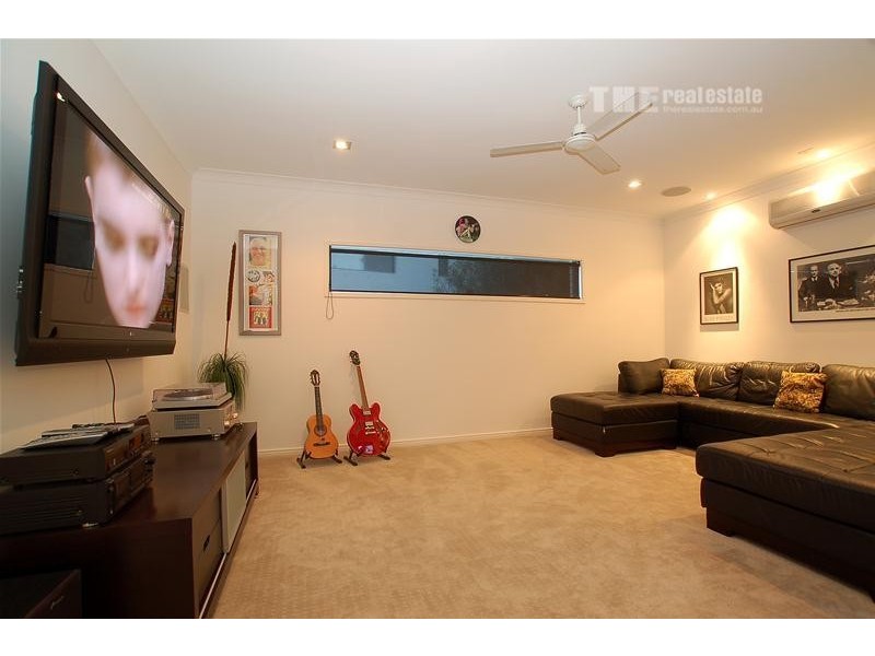 32 Azzurra Drive, Varsity Lakes QLD 4227