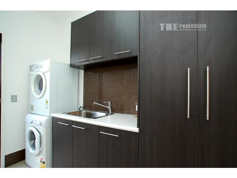 32 Azzurra Drive, Varsity Lakes QLD 4227