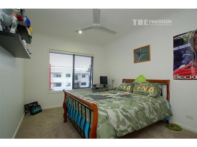 32 Azzurra Drive, Varsity Lakes QLD 4227