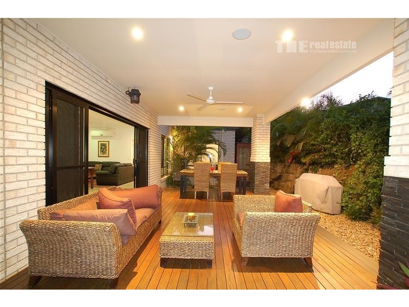 32 Azzurra Drive, Varsity Lakes QLD 4227