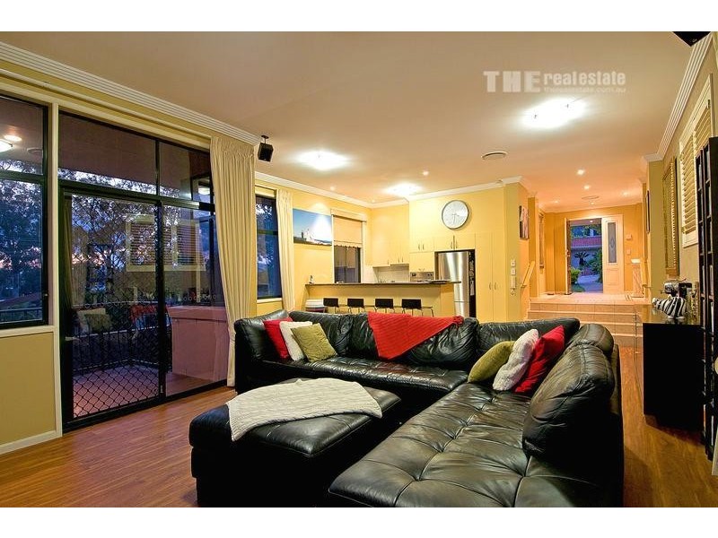 2 Girraween Grove, Ashmore QLD 4214