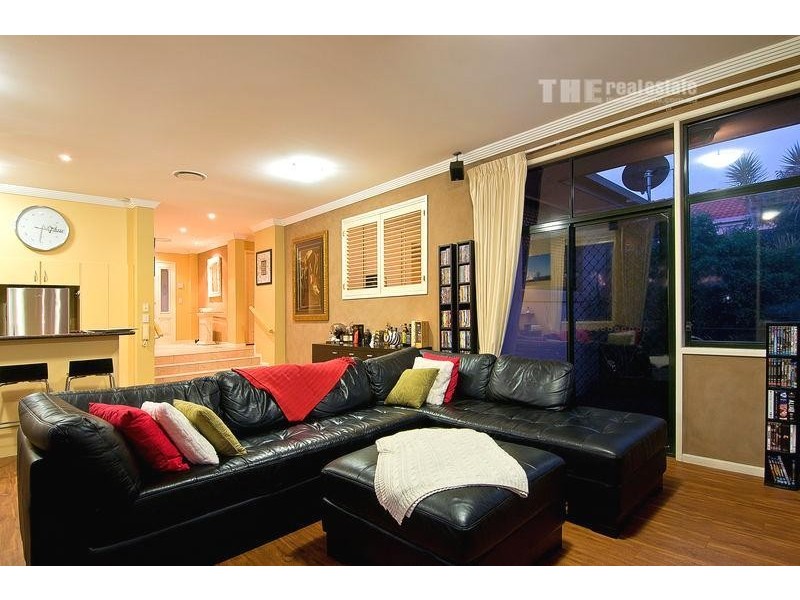 2 Girraween Grove, Ashmore QLD 4214