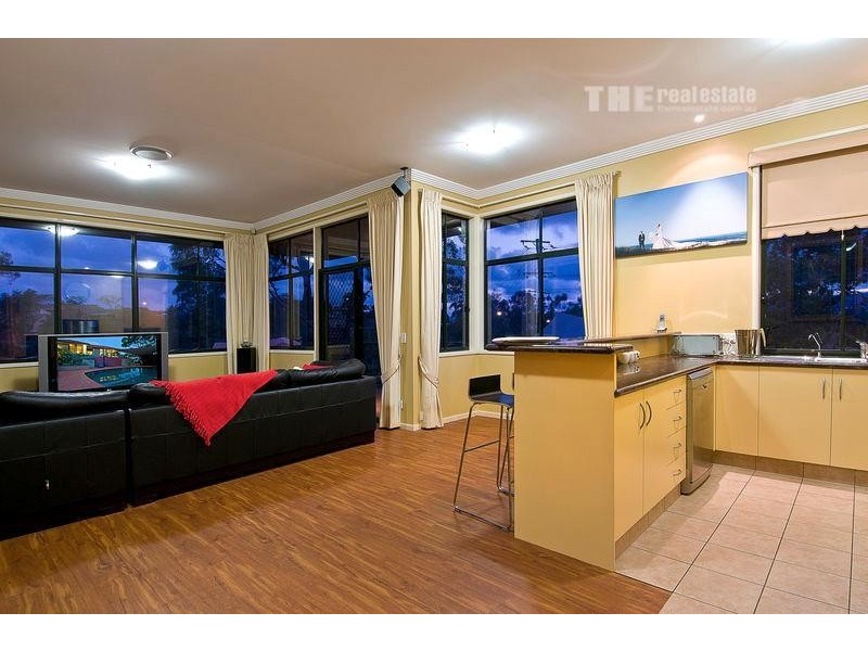 2 Girraween Grove, Ashmore QLD 4214