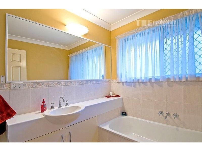 2 Girraween Grove, Ashmore QLD 4214