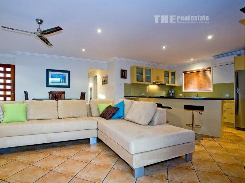 19 Clinton Avenue, Burleigh Waters QLD 4220