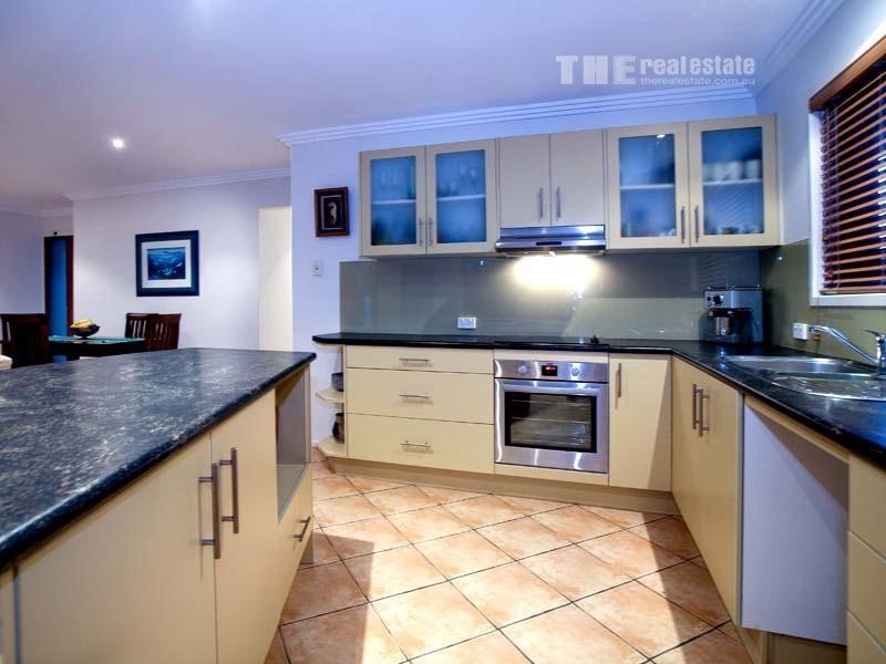 19 Clinton Avenue, Burleigh Waters QLD 4220