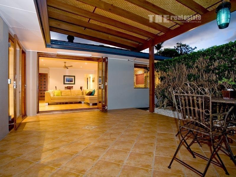 19 Clinton Avenue, Burleigh Waters QLD 4220