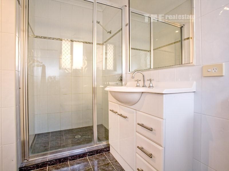 19 Clinton Avenue, Burleigh Waters QLD 4220