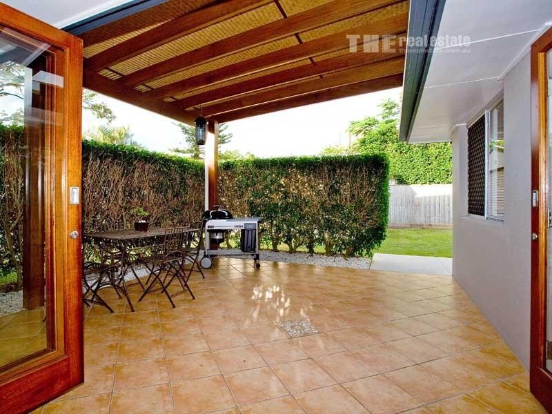 19 Clinton Avenue, Burleigh Waters QLD 4220