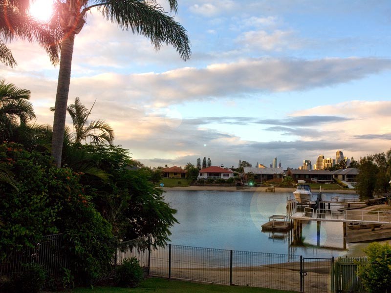 8 Cadence Avenue, Mermaid Waters QLD 4218