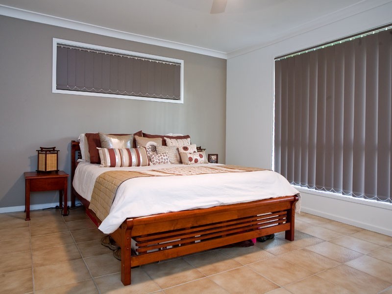 8 Cadence Avenue, Mermaid Waters QLD 4218