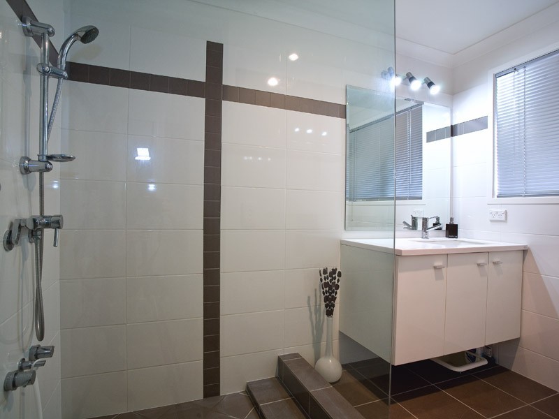 8 Cadence Avenue, Mermaid Waters QLD 4218