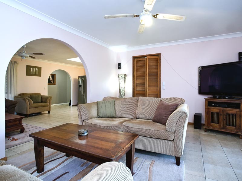 8 Cadence Avenue, Mermaid Waters QLD 4218