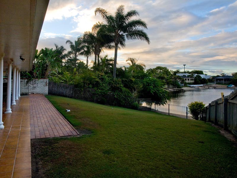 8 Cadence Avenue, Mermaid Waters QLD 4218