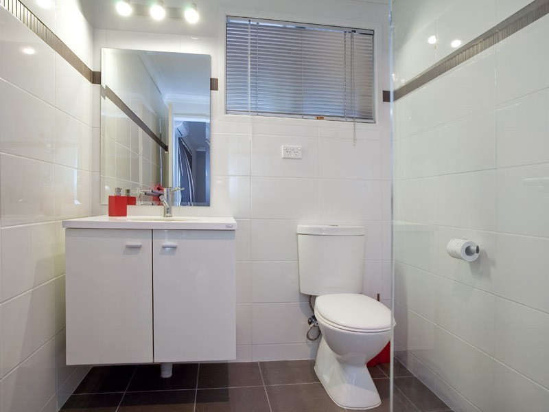 8 Cadence Avenue, Mermaid Waters QLD 4218