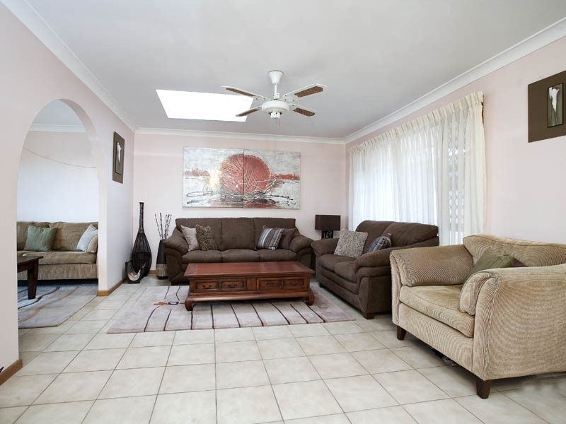 8 Cadence Avenue, Mermaid Waters QLD 4218