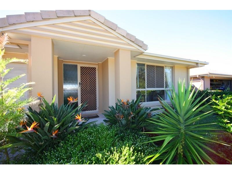 18 Dowson Esplanade, Mudgeeraba QLD 4213