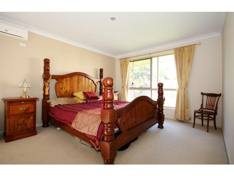 18 Dowson Esplanade, Mudgeeraba QLD 4213