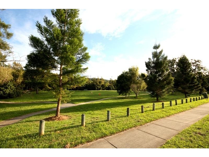 18 Dowson Esplanade, Mudgeeraba QLD 4213