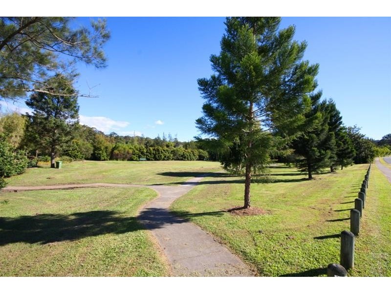 18 Dowson Esplanade, Mudgeeraba QLD 4213