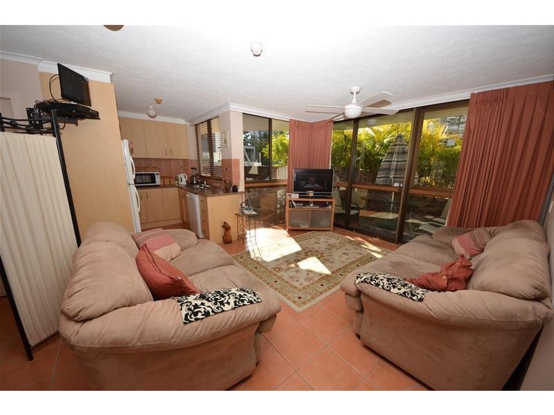 1/12 Queensland Avenue, Broadbeach QLD 4218