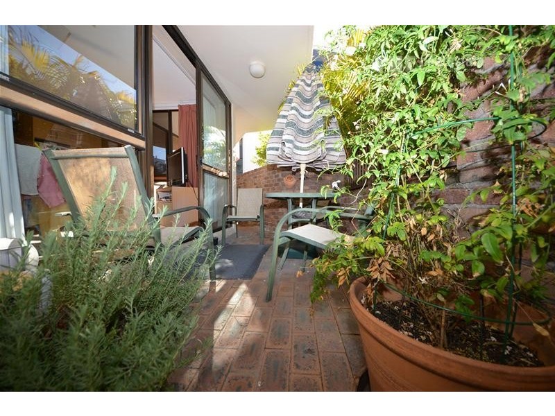 1/12 Queensland Avenue, Broadbeach QLD 4218