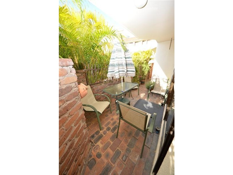 1/12 Queensland Avenue, Broadbeach QLD 4218