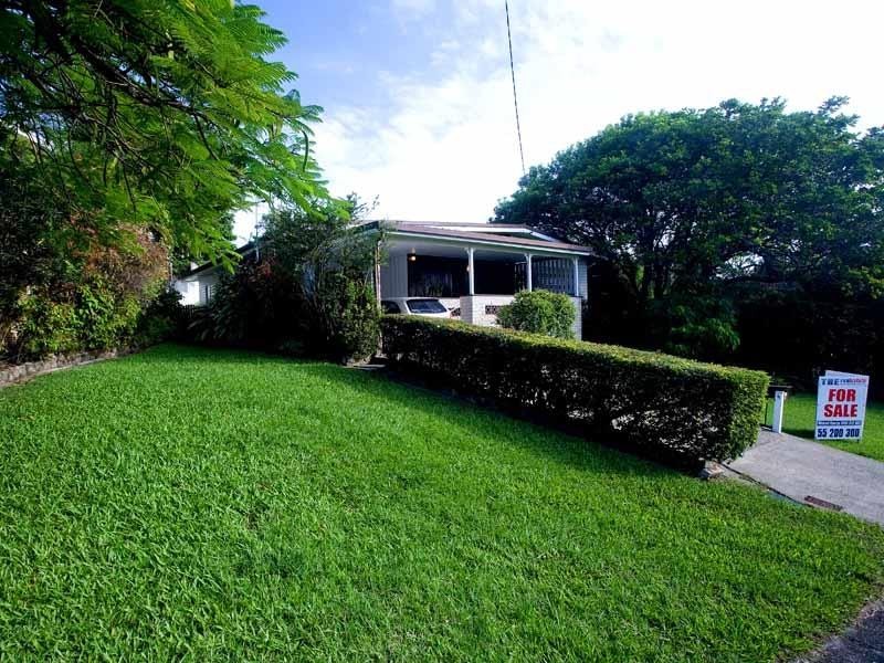 36 Brakes Crescent, Miami QLD 4220