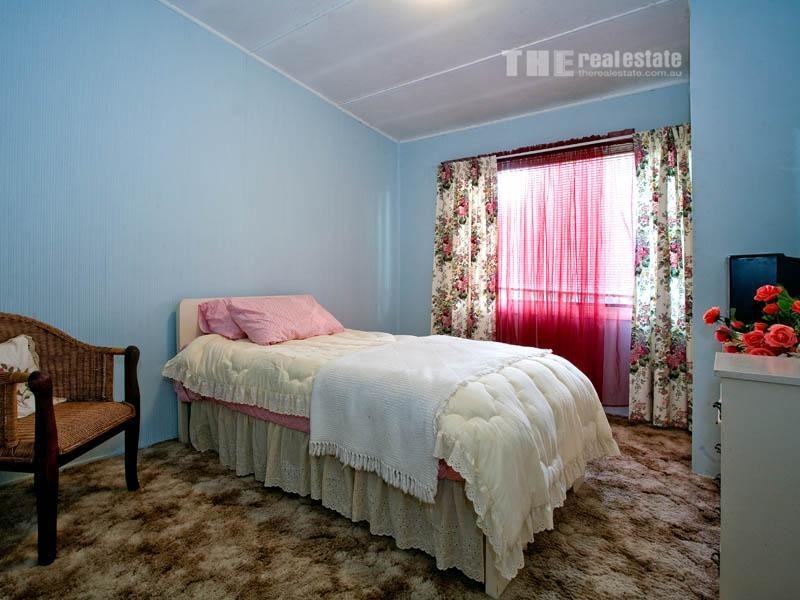 36 Brakes Crescent, Miami QLD 4220