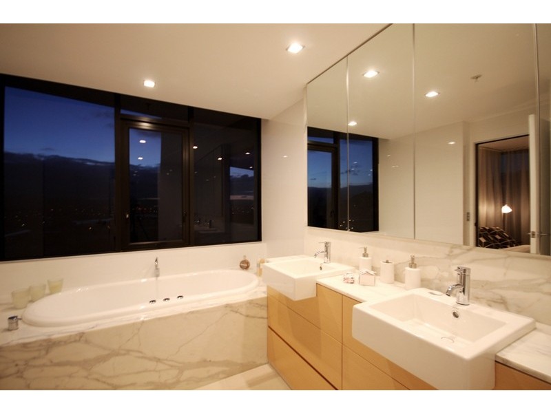 2131/2-14 The Esplanade, Burleigh Heads QLD 4220