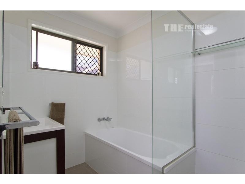 30 Honeyeater Drive, Burleigh Waters QLD 4220