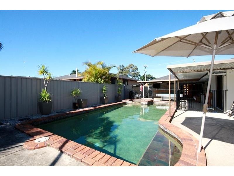 51 Bordeaux Parade, Mermaid Waters QLD 4218