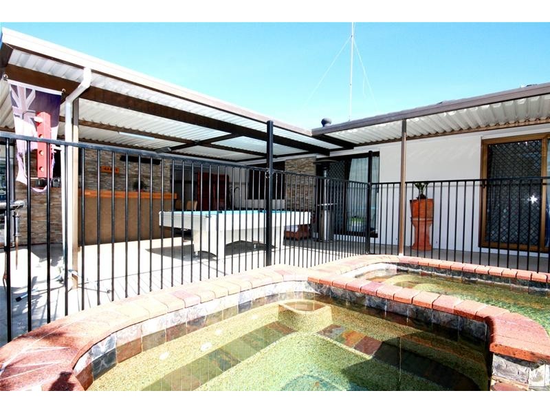 51 Bordeaux Parade, Mermaid Waters QLD 4218