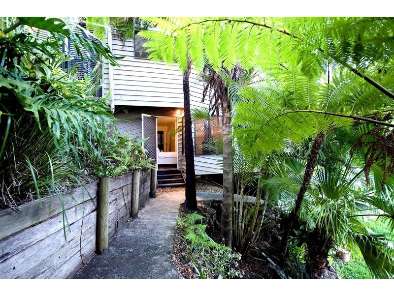 143 K P McGrath Drive, Elanora QLD 4221