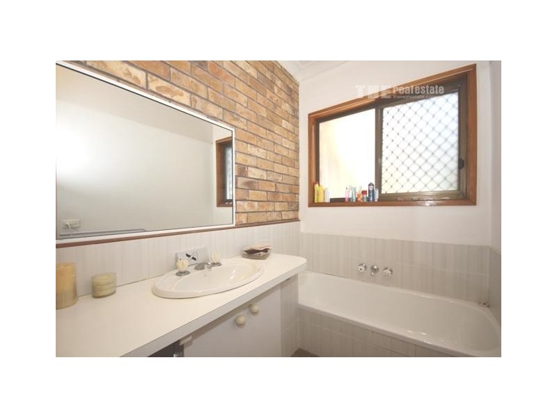 2/10 Craft Court, Miami QLD 4220