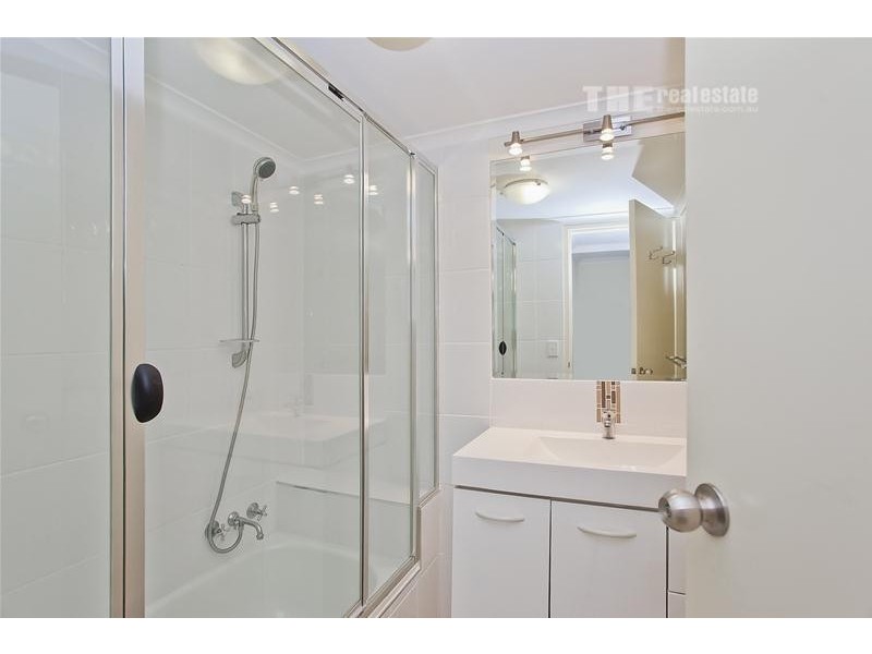 2/50 Peninsular Drive, Surfers Paradise QLD 4217