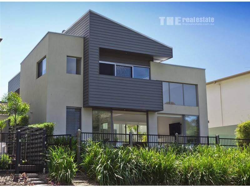 4 Cape Martin Lane, Varsity Lakes QLD 4227